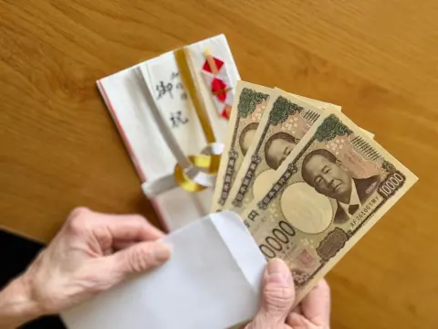結婚式で「ご祝儀3万1415円」はアリ!? SNSでは「小銭はマナー違反では」「なぜこの金額？」の声も…“割り切れない数字”なら問題ない？ ご祝儀の相場やマナーを確認