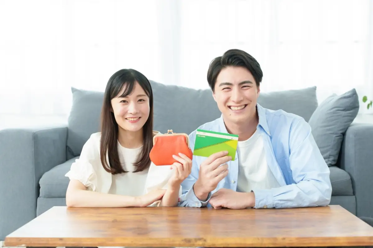 40歳で「手取り40万円」「貯金2000万円」は、日本の“上位何パーセント”ですか？ SNSでは「30代で資産1億円」など見かけますが“平均・中央値”はどのくらいですか？ データをもとに確認