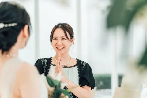 結婚式用のドレスを毎回買うのは高いので、レンタルにしたいです。購入とレンタルではどちらが節約になるのでしょうか？
