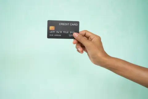 クレジットカードの支払いを何度か延滞したことがあります。住宅ローン審査って信用情報はかなり見られるのでしょうか？