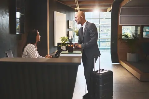 出張旅費規程では「日当」が出るのに、最近は廃止する会社も増えているそうです。なぜ見直しが進んでいるのでしょうか？