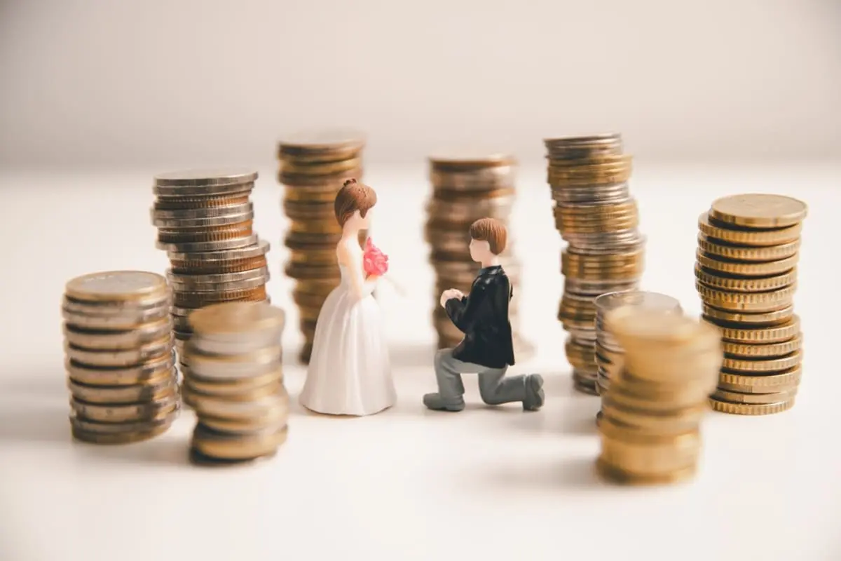 息子から「結婚式に300万円かかる」と相談が！ ご祝儀「3万円×60人」でも“120万円の赤字”だそうですが、親として援助すべきですか？ 結婚式の“費用平均”も確認