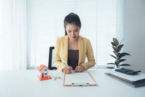 「住宅ローン事前審査」に落ちました。“勤続15年・借金なし”で一度も延滞したこともありません。現在45歳ですが、やはり年齢も関係しているのでしょうか？