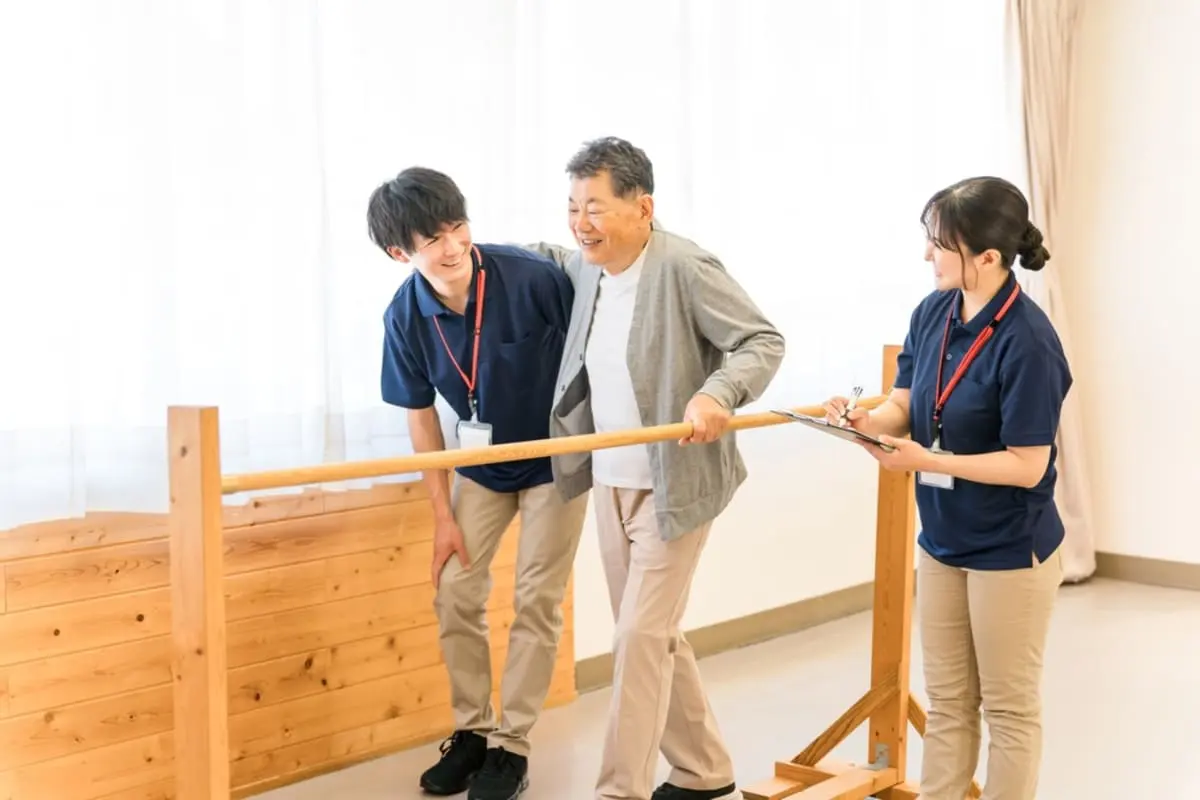 高校生の娘が「理学療法士」と「作業療法士」のどちらを目指すか迷っています。仕事内容や年収にはどのくらい違いがあるのでしょうか？