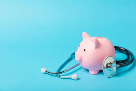 医療費が初めて“年11万円”になったけど「確定申告」が面倒くさい！ 10万円ちょっとでも“申告する意味”はありますか？「課税所得700万円」のケースで還付額を試算