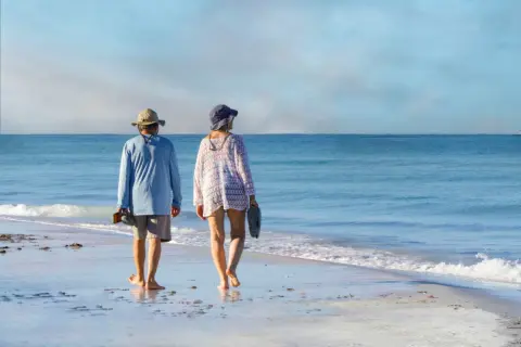 お隣の高齢夫婦は、年金生活なのに毎年「海外旅行」へ行っています。うちの親は節約ばかりですが、年金額にはそんなに差が出るものなのでしょうか？