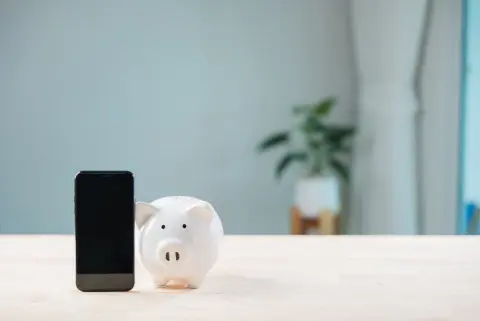 iPhoneの購入時に「端末補償」へ加入すべきか悩んでいます。「月1000円」支払ってまで加入すべきでしょうか？