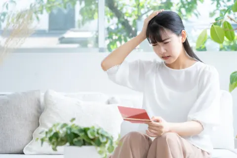 亡くなった母の口座から“死後3ヶ月”で「30万円」が引き落とされていた！ 誰かの勝手な「使い込み」でしょうか？ 原因不明でも“相続人に返還”が求められますか？ 対処法を確認