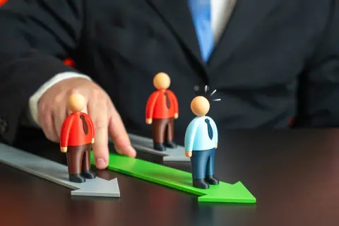 兄に「年収400万円なら平均より低い」と言われてモヤモヤ…。30代なら多いほうだと思っていたのですが、本当に平均以下なのでしょうか？