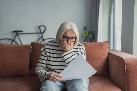今の家賃が「月8万円」で家計が厳しいです…。60歳一人暮らし、「都営住宅」に入れた場合、毎月の負担はどのくらい軽くなるのでしょうか？