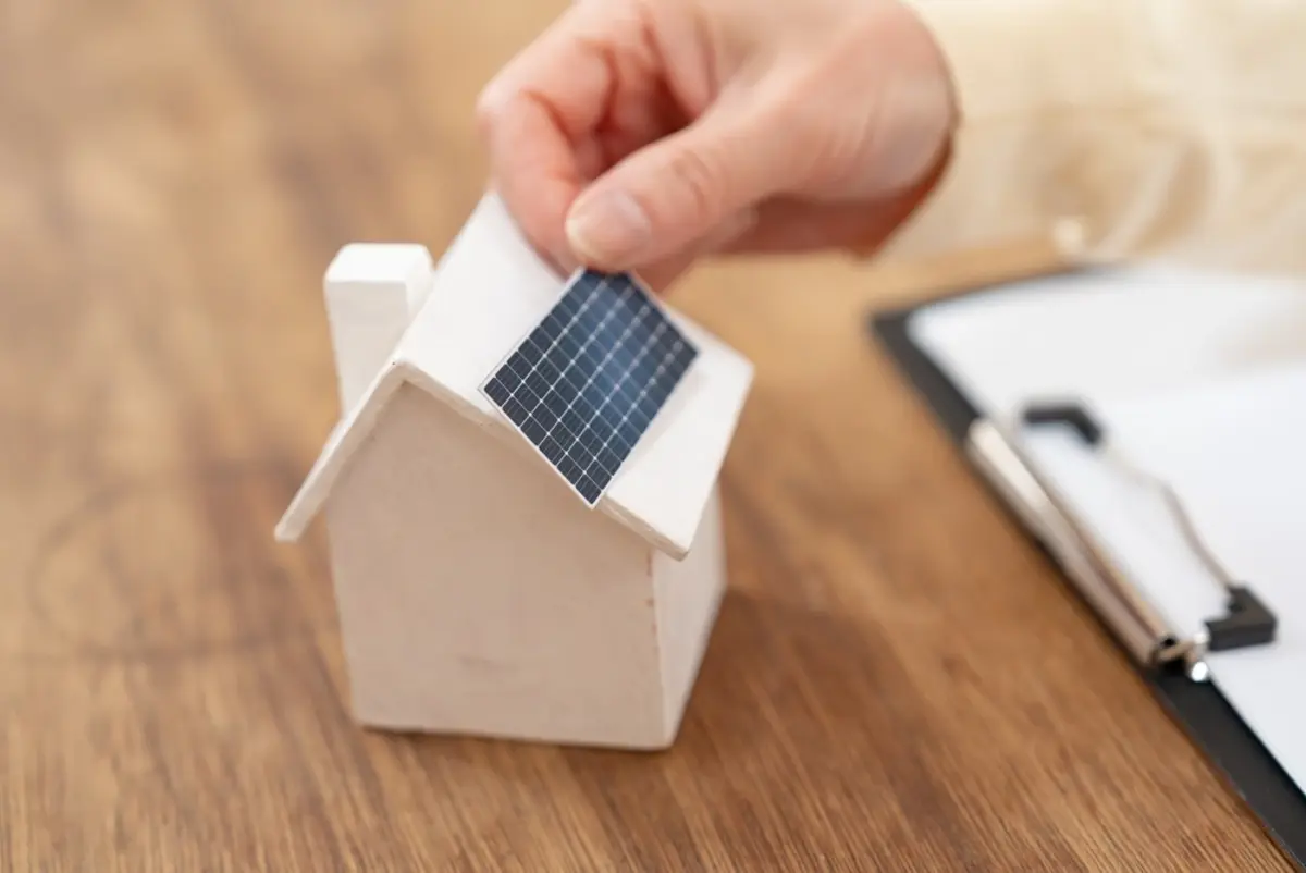 わが家は「オール電化の戸建て」ですが、電気代が「月1万7000円」かかります。友人に「新電力のほうが安い」と言われましたが“倒産する会社”も多いんですよね？ それでも乗り換えるべきですか？