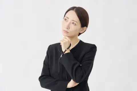 父の死亡後、銀行口座が凍結されてしまいました…。公共料金や住宅ローンの引き落としはどうなるのでしょうか？