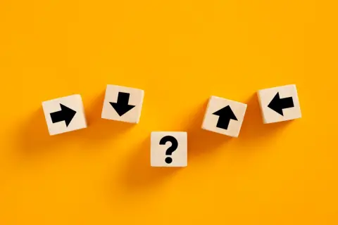 父に先立たれ「遺族年金」で暮らしてきた母。65歳になったら「自分の年金」が優先されて、手取りが減ってしまったそうです…。一緒に受け取るのは難しいのでしょうか？