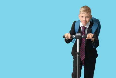 「塾まで電動キックボードで行きたい」と言い出した中学生の息子。年齢制限に引っかかると罰金の対象になるって本当ですか？