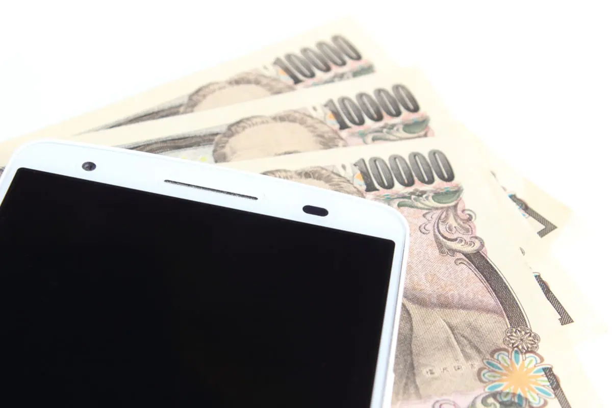 自宅では「月5000円」のWi-Fi、スマホでは「月7000円」の大容量プランを契約しています。妻に「家ではWi-Fiを使うのに、大容量プランは必要？」と言われましたが、通信費を見直せば月いくら節約できるのでしょうか？