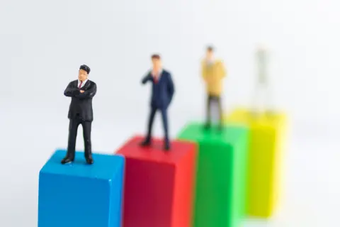 姉が婚活で「公務員」と結婚！ 母は「お給料も安定してて安心」と言いますが、姉いわく「市役所勤務だから普通だよ」とのこと。公務員でも“高年収”じゃないんですか？ 市役所職員の年収を確認