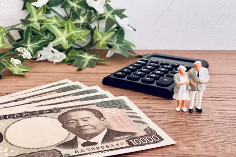 60歳目前で「老後資金2000万円」を貯めましたが、妻から「葬儀代やお墓代もかかるよ」と言われて不安に…。今からNISAで「月に何万円」積み立てれば、家族に迷惑をかけずに済むのでしょうか？