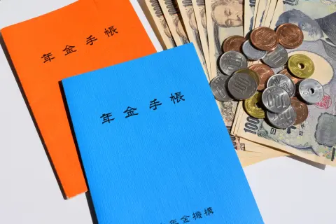 【令和8年度】夫婦で年金「月23万7000円」貰えるのは“勝ち組”!? 厚生労働省の“モデル年金”を受け取るために「現役時代の年収」はいくら必要ですか？ 夫婦で受け取るためのハードルとは