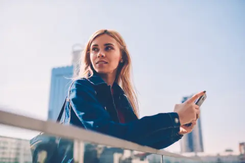 社会人2年目の娘が「もう時間に縛られたくない」と“フリーランス”を目指しています。自由に働けそうですが、会社員を辞める場合はどのような点に注意が必要なのでしょうか？