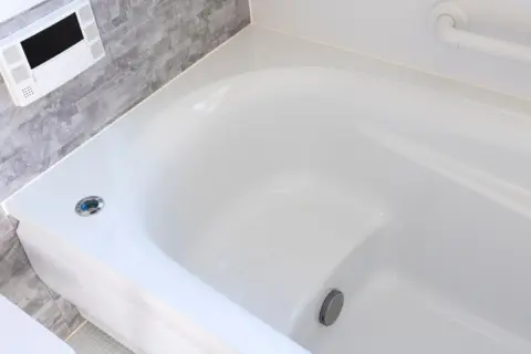夫は毎日湯船に入りたいと言いますが、私は「ガス代」が気になります…。“シャワーだけ”にすると月いくら節約できるのでしょうか？