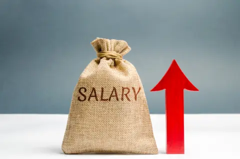 会社から「ボーナスを減らして、その分を基本給に上乗せする」と言われました。社会保険料や退職金への影響を考えると、どちらが有利なのでしょうか？