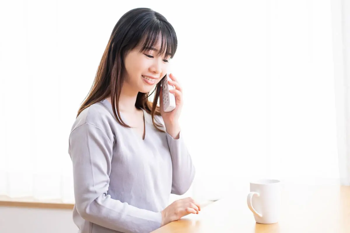 固定電話に「月2000円」払うわが家…最近は“学校の連絡網”もなくなり、友人とも「スマホで連絡」ばかりです。母は「解約しないほうが安心」と言いますが、本当に残す必要はあるでしょうか？