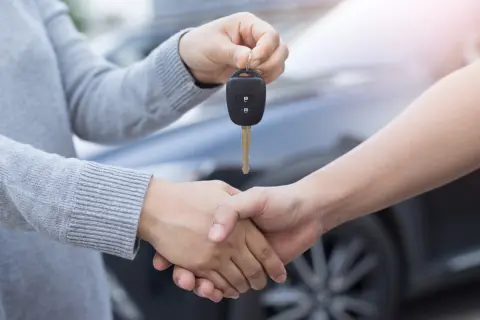 手放そうと思っていた車を「10万円」で息子夫婦に譲りました。中古車ですし、贈与税の申告は必要ないですよね？
