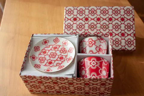 母の「遺品整理」で“箱入り食器”を処分。後日「マイセン」「ウェッジウッド」が混じっていたと知り驚きました！リサイクルショップでは安く見積もられることもあるのでしょうか？