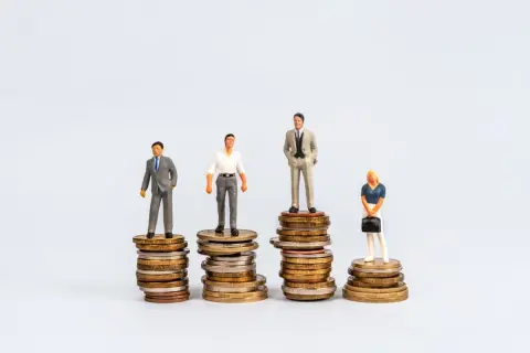 大手企業勤務の兄に「部長で年収600万円は少なくない？」と言われ、正直ショックです…。同じ部長職でも、中小企業と大企業でそこまで差が出るのでしょうか？