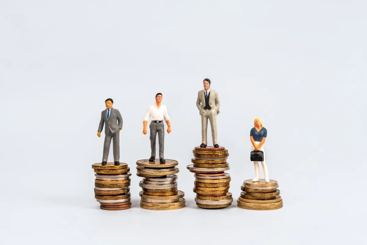 大手企業勤務の兄に「部長で年収600万円は少なくない？」と言われ、正直ショックです…。同じ部長職でも、中小企業と大企業でそこまで差が出るのでしょうか？