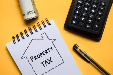 4月に退職して無職になりました。退職したときの給料から住民税を一括で納めたはずなのに、今月また「納税通知書」が届いて困惑…。二重払いにならないのでしょうか？