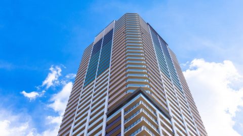 知人から「投資用マンションは赤字でも節税になる」と言われました。毎月の持ち出しがあっても、所得税が戻るなら損ではないのでしょうか？