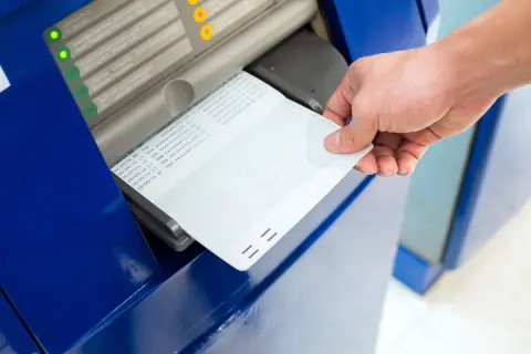 親から毎月「12万円」の仕送りを受けていますが、実際に使うのは「7万円」ほどです。生活費は税金がかからないと聞いたので、残りの「5万円」は貯金にまわしても大丈夫ですよね？