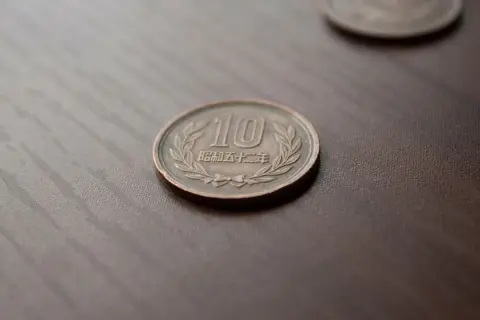 “10円玉”が「10万円以上」の価値になることも!? おつりでもらった「ギザ十」にプレミアがつくことはある？ 高額査定が期待できる条件とは