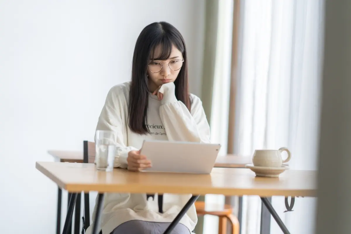 「103万円の壁が変わる」と聞き、シフトを増やすべきか悩んでいます。ただ、106万円や130万円の壁もあるらしく、何がどう違うのか教えてください。
