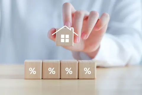 住宅ローン“4000万円”を「固定金利3％・変動金利1％」で悩み中…金利が上がっても「変動金利のほうが安くて得」だと思いますが、固定金利にメリットはあるのでしょうか？ 返済額の差も確認