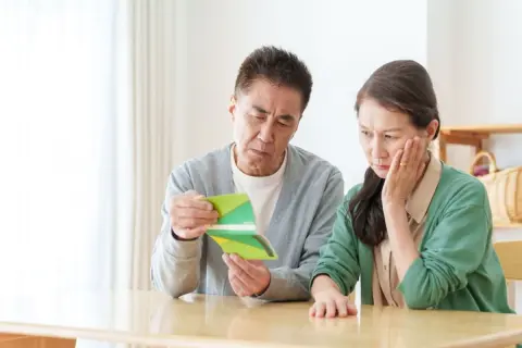 退職金「1500万円」のうち「500万円」を、息子夫婦の住宅購入資金として援助すると言う夫…老後資金も不安なのに、親としてそこまで出すべきなのでしょうか？ 贈与と老後資金の注意点を確認