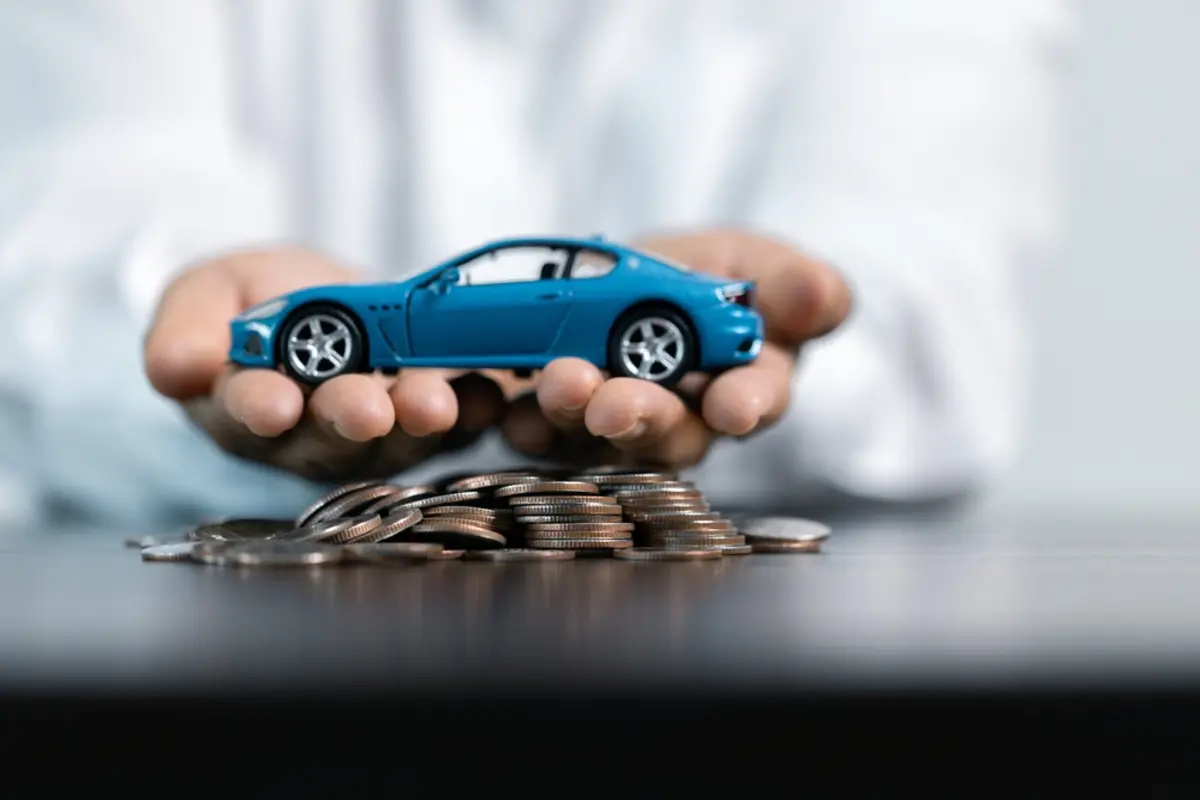 物価高で家計が苦しいのに、夫と車の“オイル交換時期”で揉めて限界です…。夫は「1万キロ」、店員は「5000キロ」と言います。 結局どちらを信じれば良いのでしょうか？