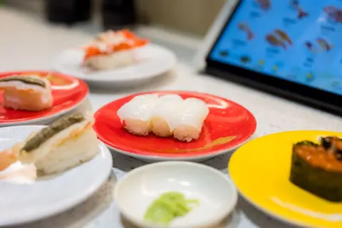 一人暮らしの息子が「自炊は面倒」と言い、毎日「1000円」の外食生活をしています。月「3万円」程度なら許容範囲にも思えますが、食費として高すぎるのでしょうか？ 一人暮らしの食費目安を確認