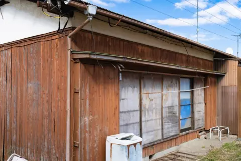 相続した実家は「新幹線で3時間の距離」なので“放置”してたら、固定資産税が「10万→60万円」に!? 毎年そんなに払えないのですが、手放すべきですか？ 法改正によるリスクと対策