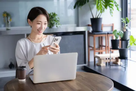 母が「スマホとネットをまとめると安くなる」と勧められたそうです。月額料金が少し下がるなら、すぐ契約しても問題ないのでしょうか？