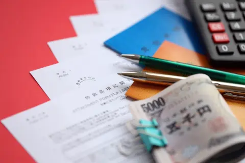 独身の50代弟が、「年金保険料」をずっと払っていないと知り不安です…。老後の生活費や万が一の「障害年金」などに影響する可能性はあるのでしょうか？