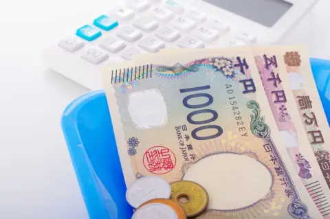 未だに「キャッシュレス決済」をひとつも導入していない友人。割り勘のたびにお金を崩すのが正直面倒なのですが、今の時代“現金派”のメリットって何なのでしょうか？