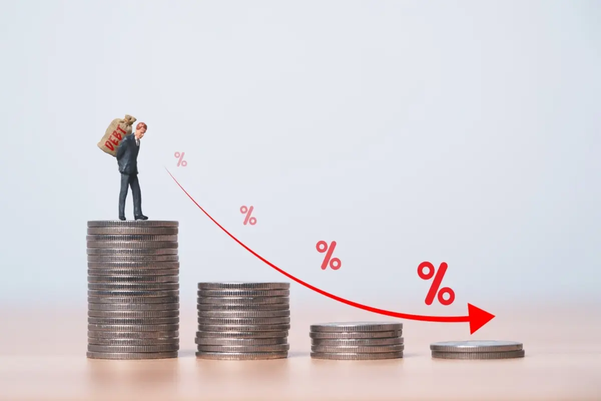 転職して「昇給」したのに、初任給の“社会保険料”が引かれすぎて手取り減…！ 会社の計算ミス!? どうしてこんなに“税金”が引かれなきゃいけないの!?