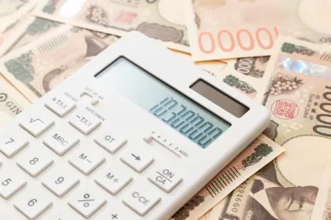 「二輪免許と20万円のバイクを買う！」とバイトで月10万円稼ぐ息子。年間103万円を超えると「扶養を外れて親の税金が数万円上がる」と聞いたのですが、本当ですか？