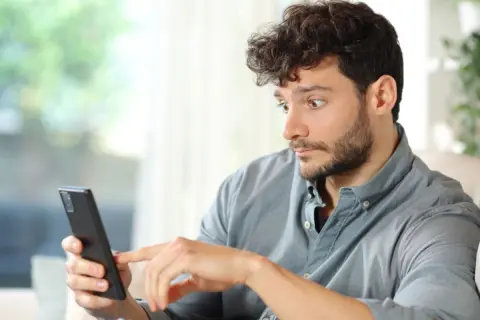 夫はまだ「5年前のスマホ」を使っています。動作は遅いようですが、買い替えるより使い続けたほうが節約になりますか？
