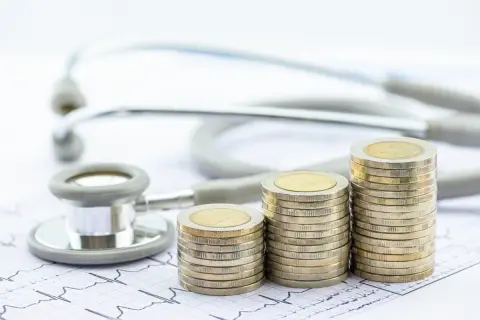 夫は「年収520万円」ですが、長期入院で“医療費87万円”の請求に青ざめ…「高額療養費制度で戻ってくる」そうですが“実際の負担額”はいくらですか？「差額ベッド代・食事代」対象外の費用も確認