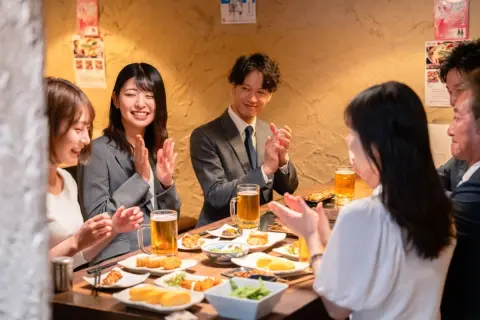 会社の歓送迎会を欠席したら、上司から「会費5000円は払ってください」と言われました…出席していない飲み会の代金を払う義務ってあるんですか？