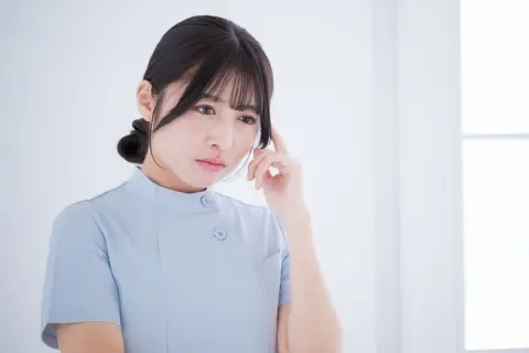 年収480万円の看護師です。夜勤が体力的につらくなってきたため日勤のみの職場を考えていますが、収入を下げずに転職するのは難しいのでしょうか？