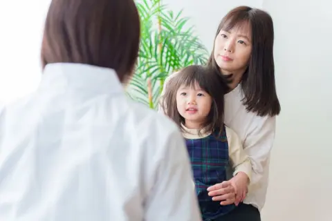 子どもの急病で慌てて「大病院」へ行ったら、窓口で「追加で7000円かかります」と言われ唖然！ “紹介状なし”だと必ず「選定療養費」を払う必要があるのでしょうか？